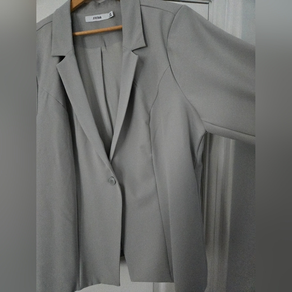NWOT JUST FAB Light Grey Blazer, Plus Size 2X - Picture 2 of 7